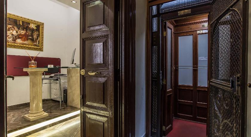 Pantheon Caesar Relais photo