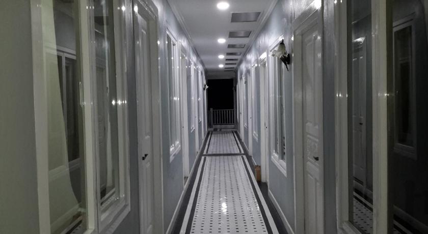 Image of Deluxe Queen Room 7