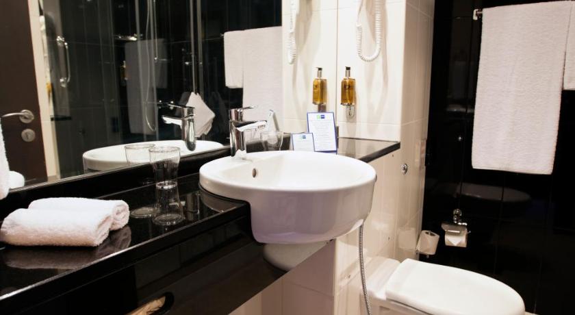 Holiday Bahrain Hotel - image 16