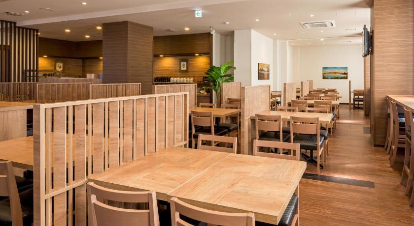a dining room filled with tables and chairs, Hotel Route Inn Minami Yokkaichi in Yokkaichi