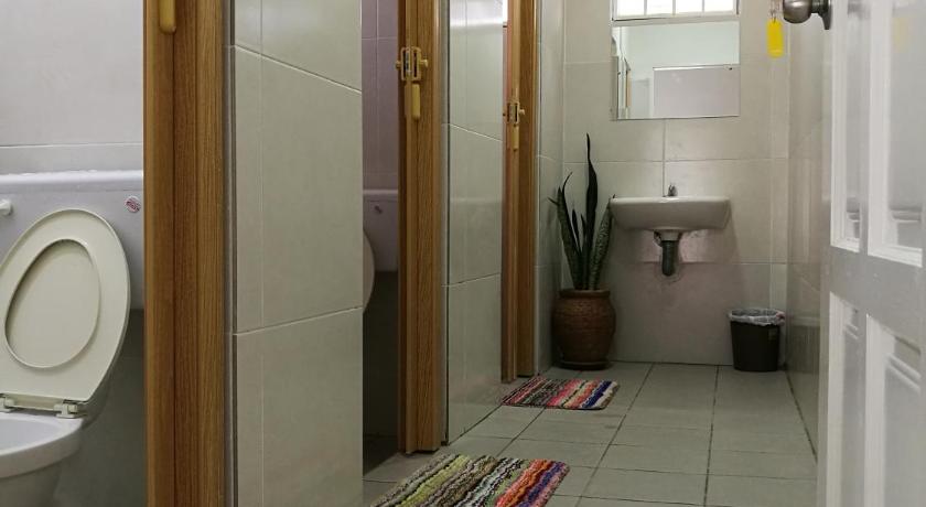 Image of Four-Bedroom House 14