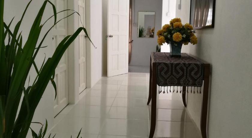Image of Four-Bedroom House 8