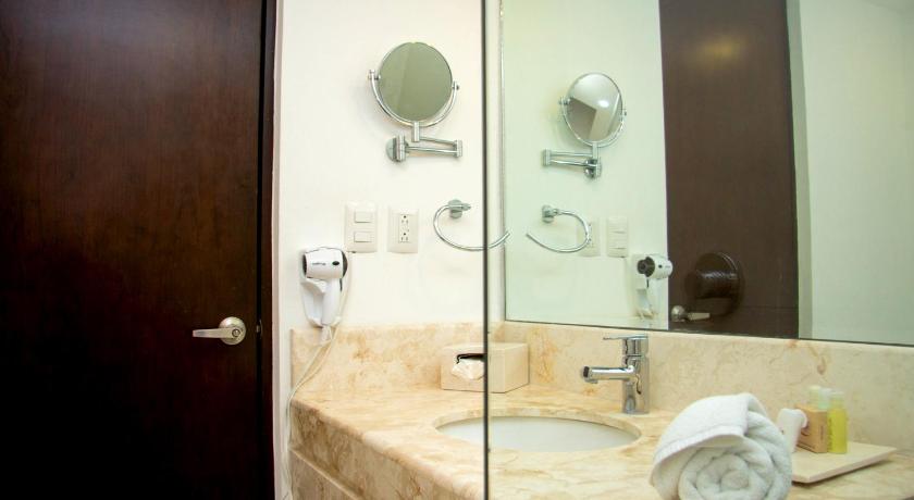 Image of Superior Deluxe Room with Mini Refrigerator and Garden View, 2 double beds 13