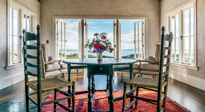 Mudbrick Cottages — Hotel in Auckland