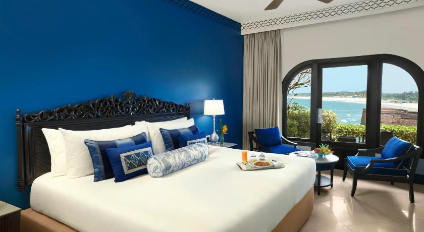 Image of Deluxe Room Sea View King Bed 0