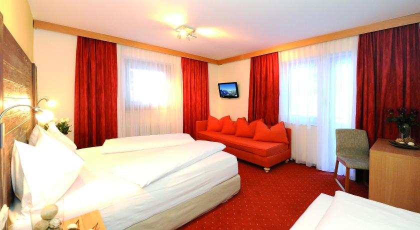 Image of Superior Double Room with Balcony 2