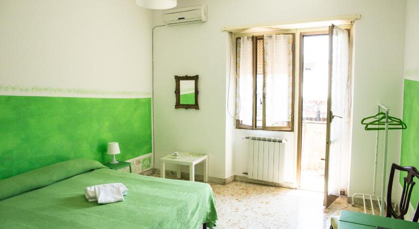 Image of Double Room Shared Bathroom 7
