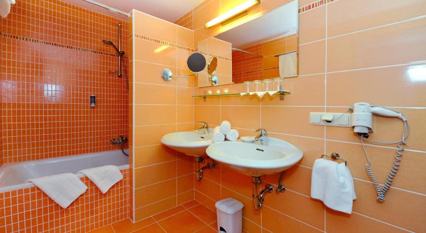 Image of Suite with Balcony 10
