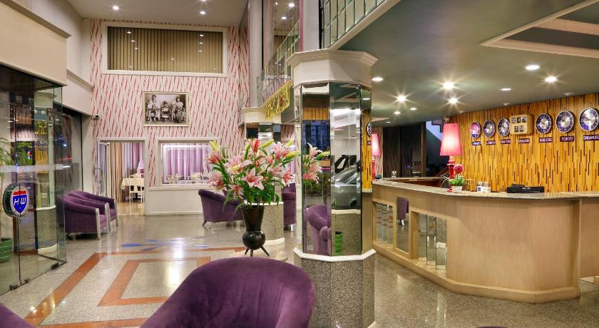 Highway hotel photo