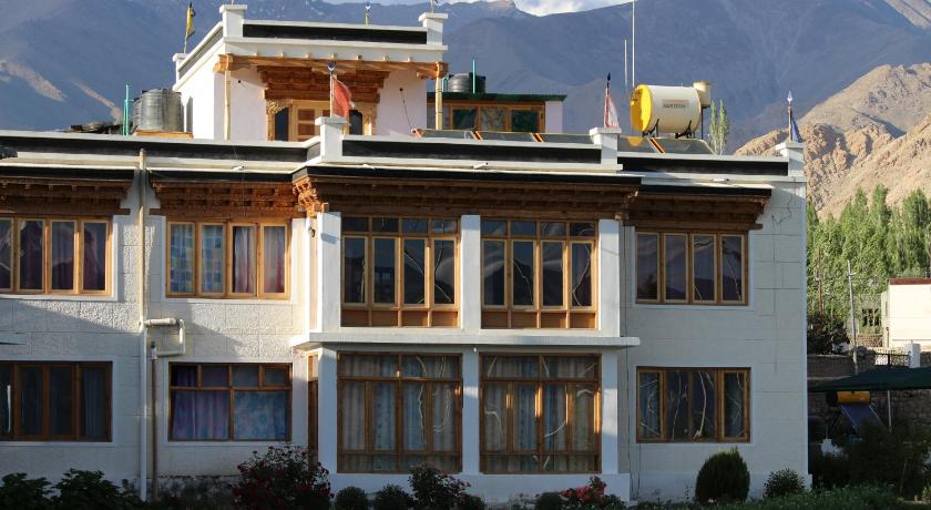 Raku Guest house photo