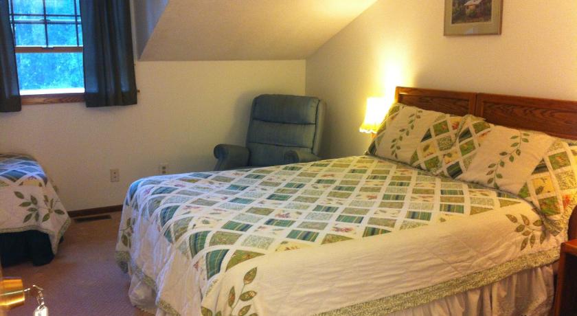 7 GABLES INN AND SUITES - BED AND BREAKFAST photo