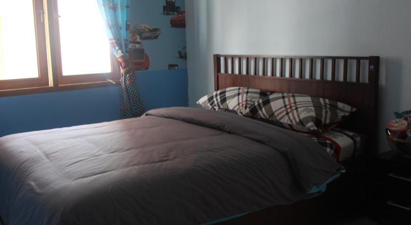 Image of Four-Bedroom House 15