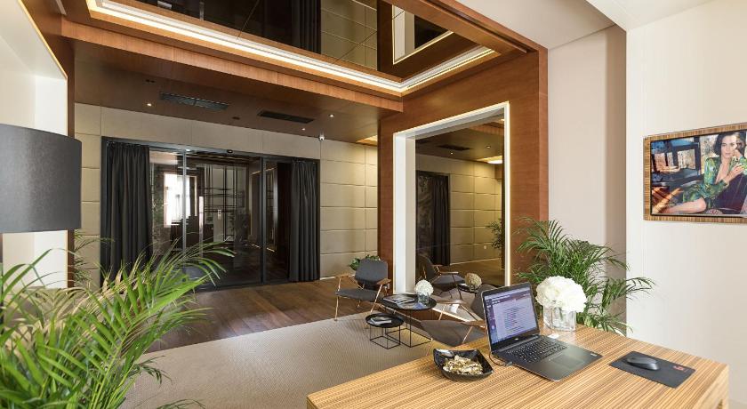 Dominic Smart & Luxury Suites - Parliament photo