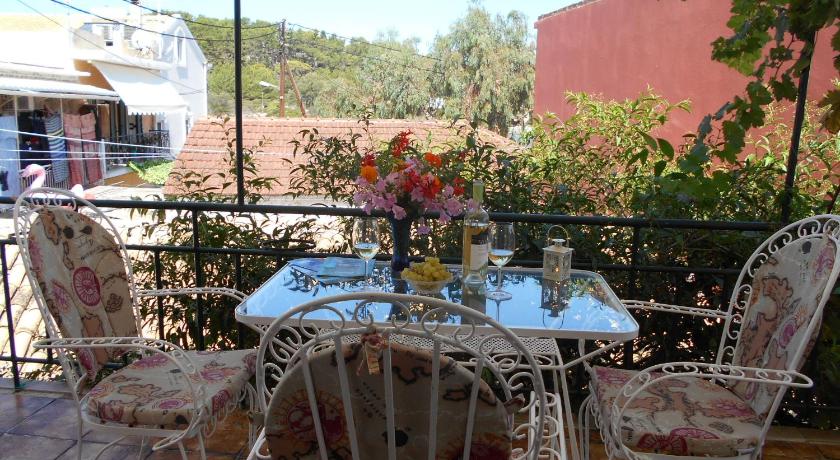Poseidon Apartments — Hotel in Paxos