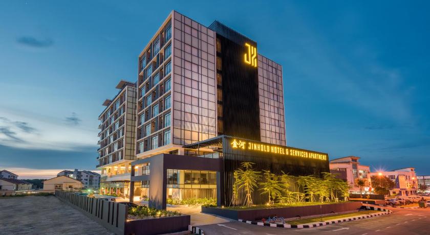 a large building with a clock on the side of it, Jinhold Hotel & Serviced Apartment in Miri