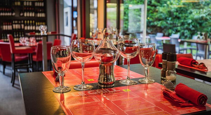Logis Hotel Lons-le-Saunier - Restaurant Le Grill