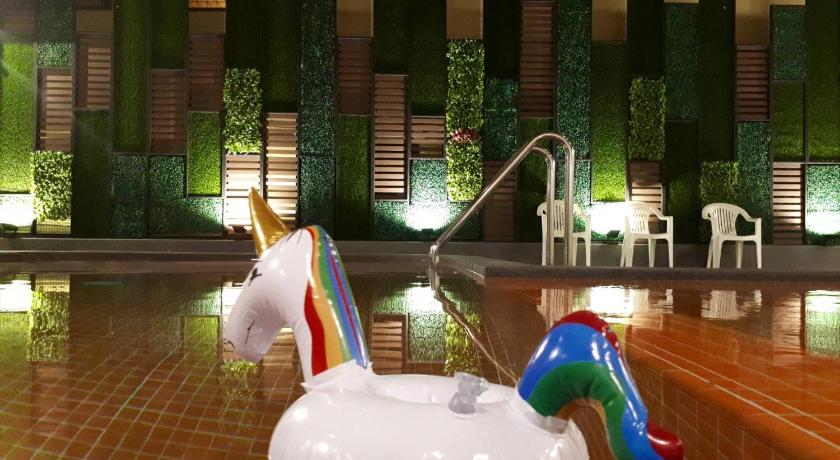 a statue of a horse on top of a tile floor, The Pat in Pattaya