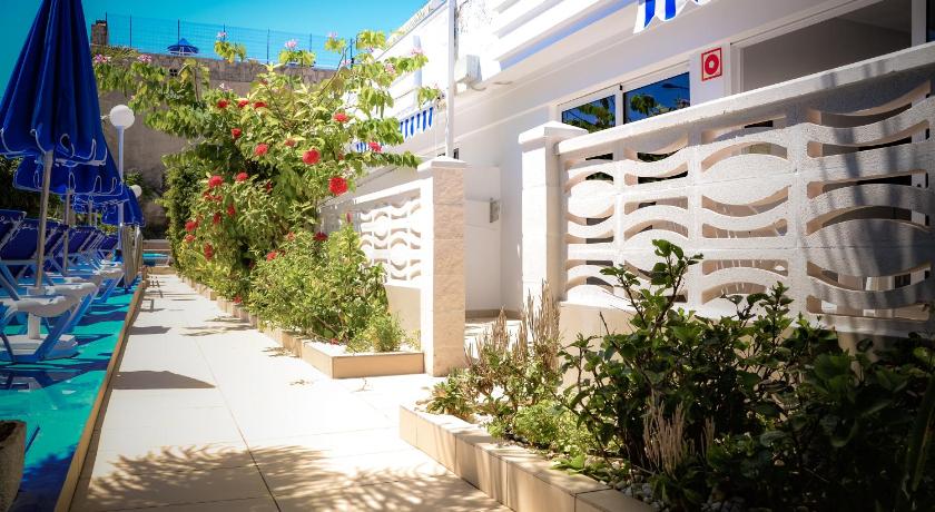 Calypso Oasis Apartments photo