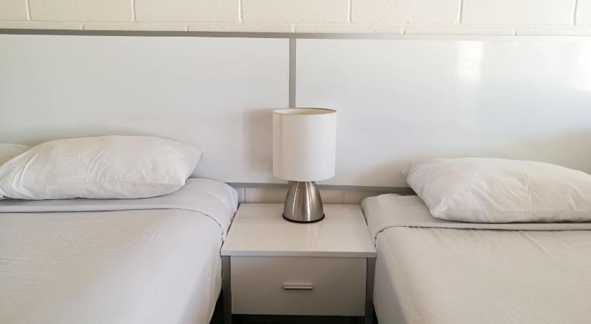 Augathella Motel & Caravan Park photo