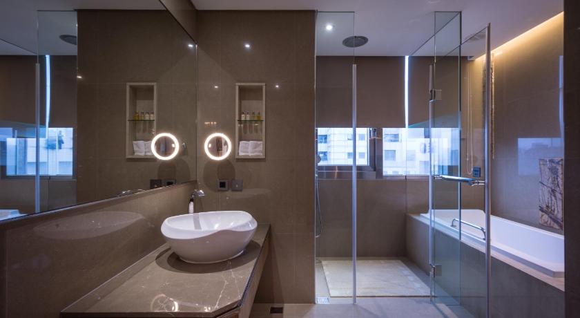 Image of Luxury King Room 2