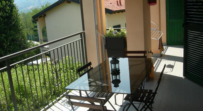 a patio area with a table and chairs, Residence Bosco Sole in Montegrino Valtravaglia