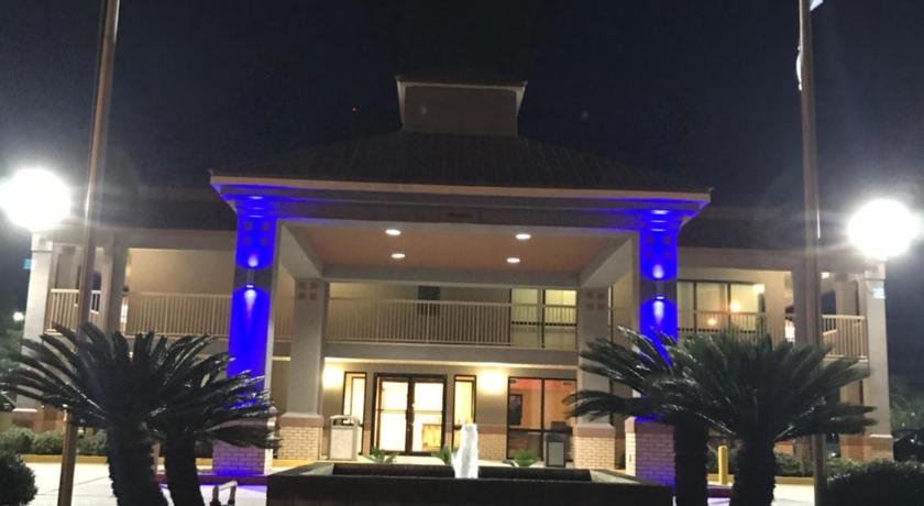 Super 8 By Wyndham Slidell