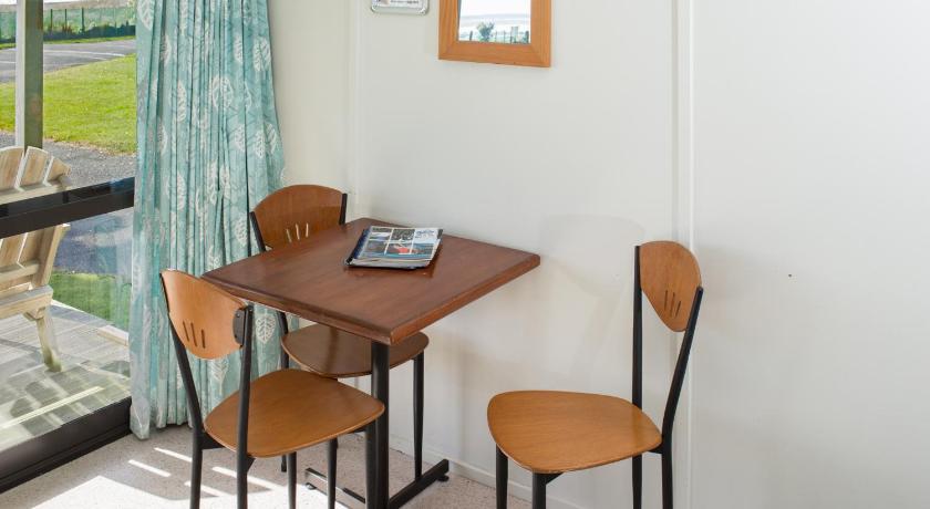 Image of Family Room with Shared Bathroom 8