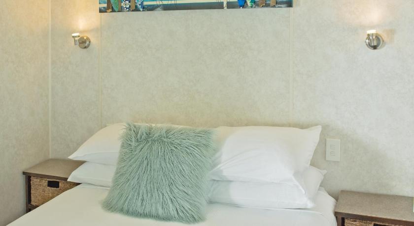 Image of Family Room - Unit 11 1