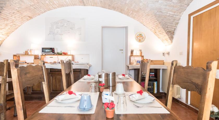 아시시 B&B 칸티코 델르 크리처 (B&B Cantico Delle Creature) 3성급 호텔 레스토랑