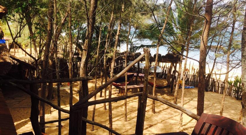 Image of Triple Room in Tree House With Sea View 5