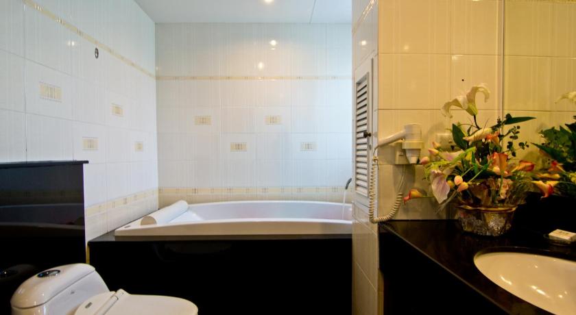 Image of Versace Suite Jacuzzi 15