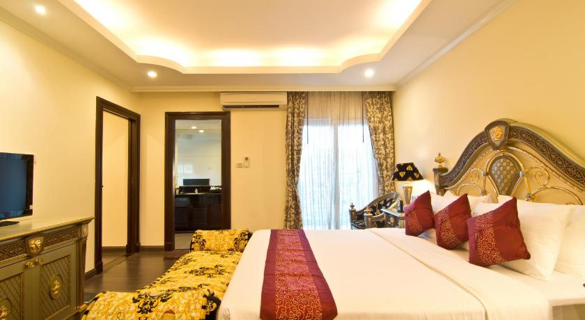 Image of Versace Suite Jacuzzi 9