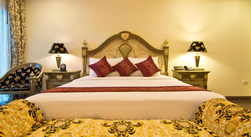 Image of Versace Suite Jacuzzi 6