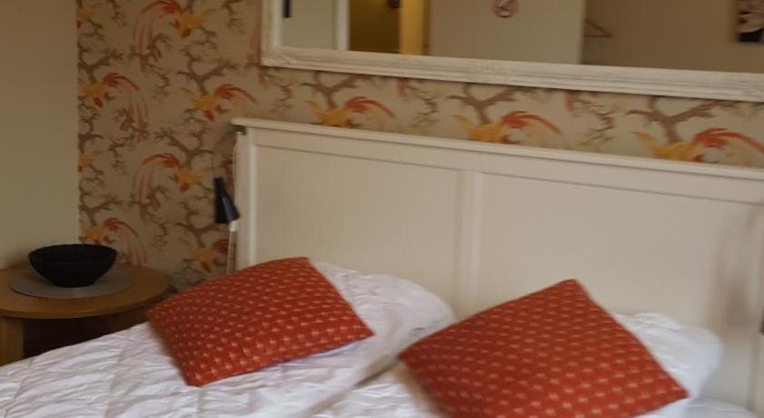 Image of Double Room with Shared Bathroom 5