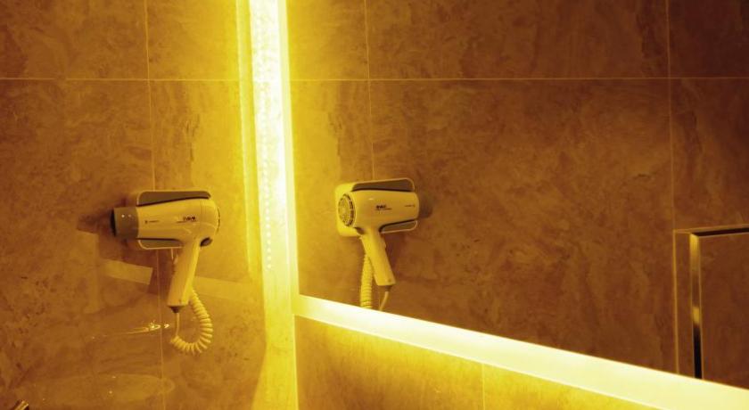 Image of Signature Deluxe 8