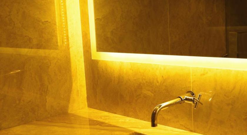 Image of Signature Deluxe 12