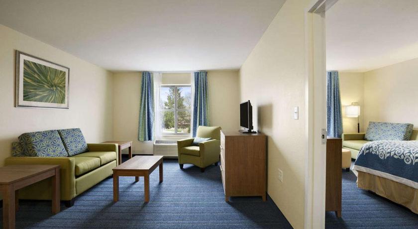 Days Inn & Suites by Wyndham Altoona