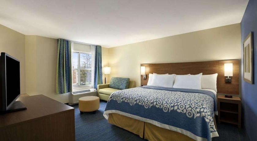 Days Inn & Suites by Wyndham Altoona