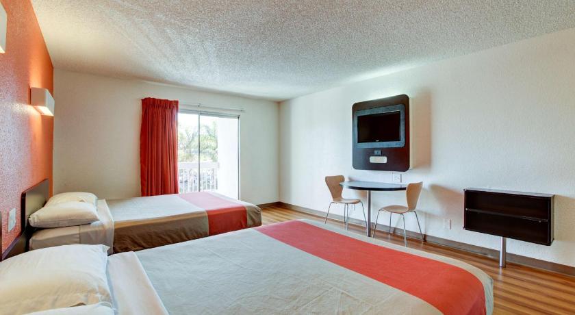 Motel 6-Santa Ana, CA - Irvine - Orange County Airport