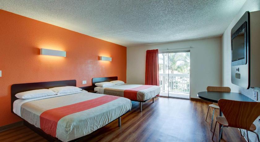 Motel 6-Santa Ana, CA - Irvine - Orange County Airport