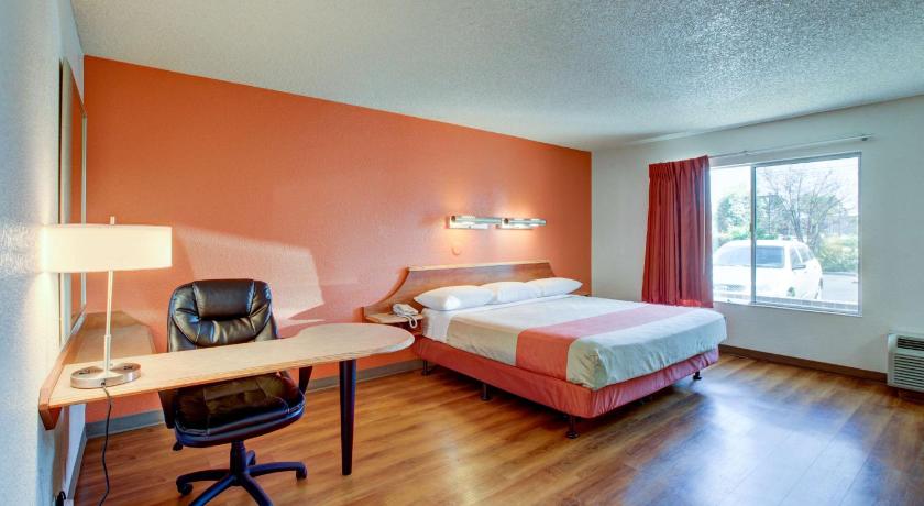 Motel 6-Santa Ana, CA - Irvine - Orange County Airport