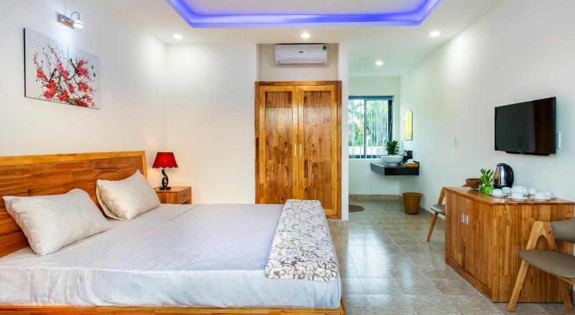 Image of Deluxe Double Room with Balcony 8