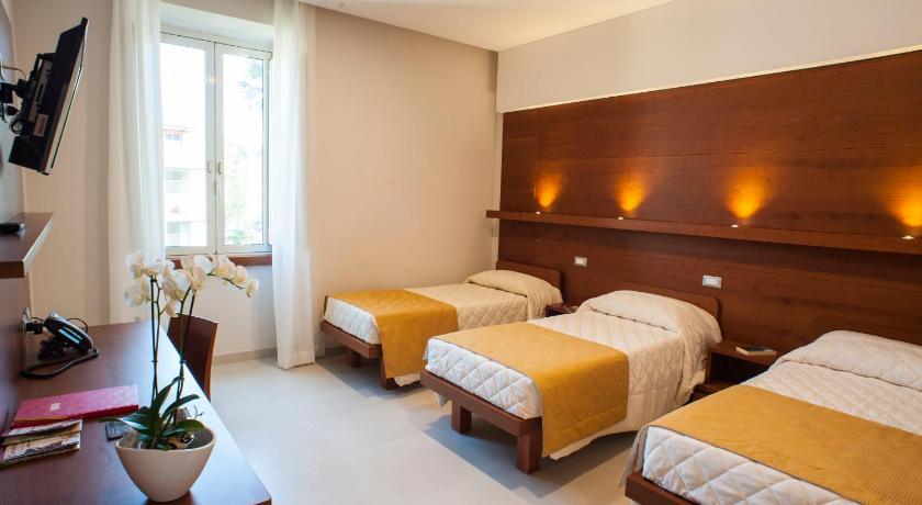 ローマ Check In Villa Angelina 3つ星 ホテル プール