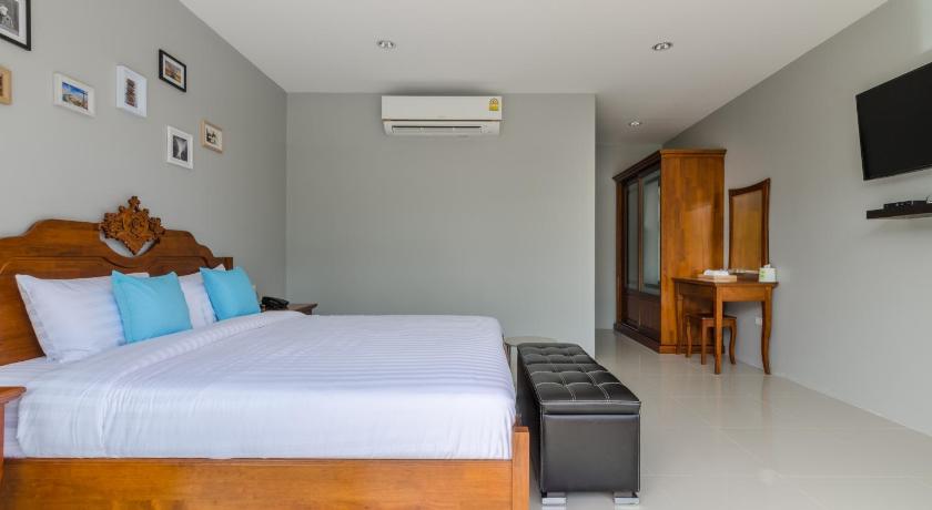 Image of Double Room with Pool View 12