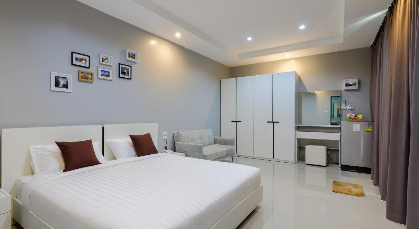 Image of Double Room with Pool View 3