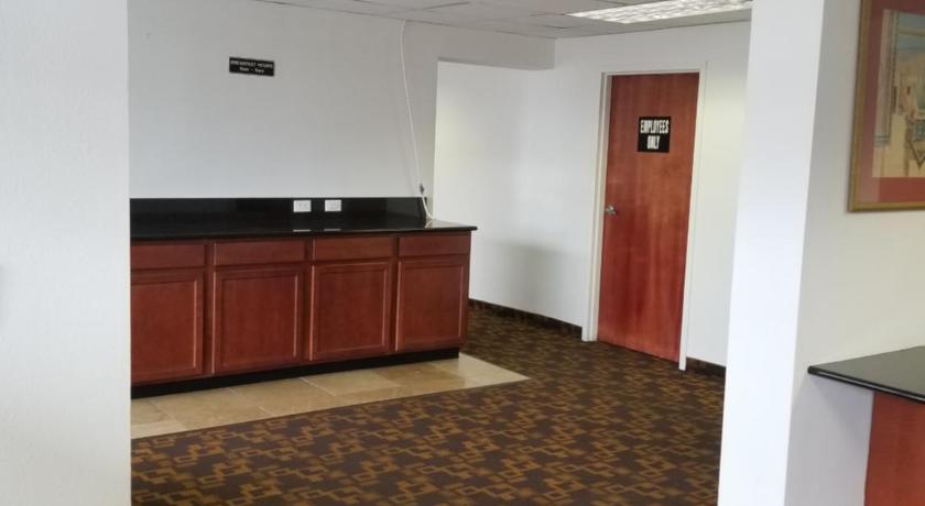 Suburban Studios Pueblo North photo