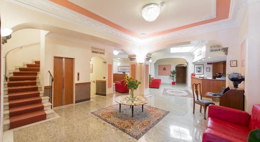 Diana Park Hotel photo