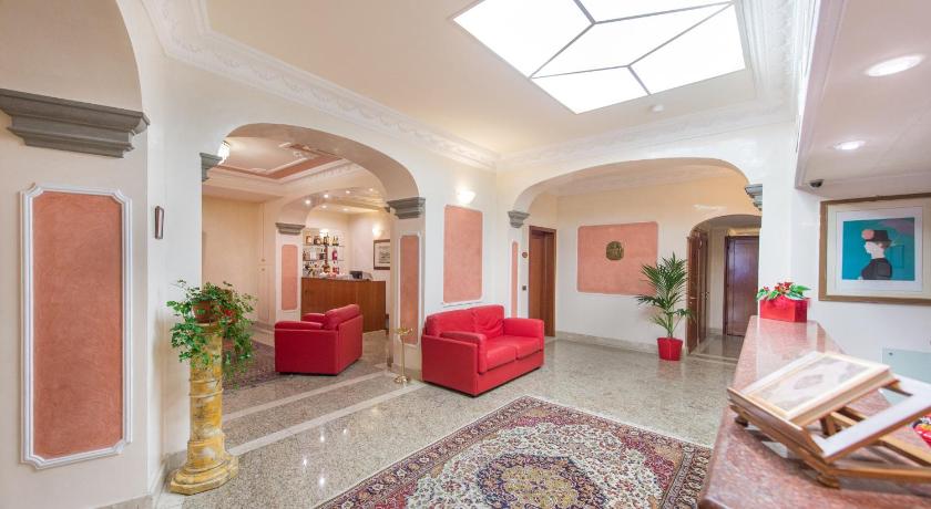 Diana Park Hotel photo