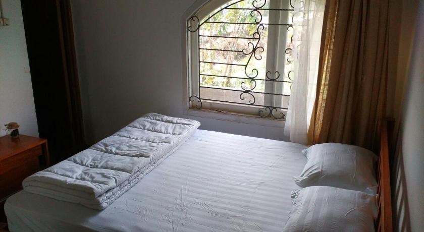 Image of Standard Queen 4