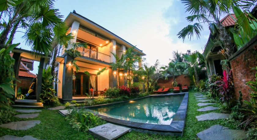 Cahyatika Bed & Breakfast photo